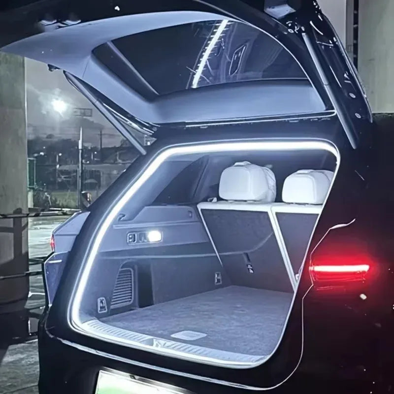 Bandă LED Portbagaj Auto — Iluminat Ambient cu Senzor Automat, Fără Cabluri
